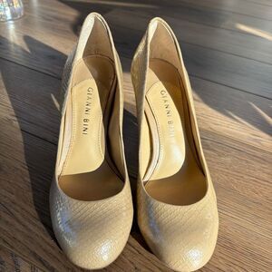 Gianni Bini leather snakeskin glossy print slip on heels